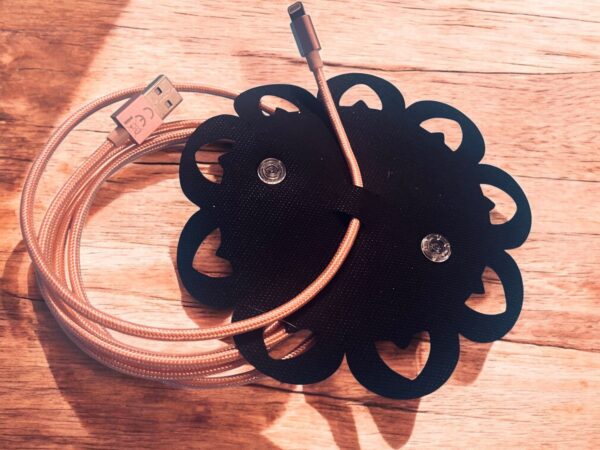 Attache câble fleur 3