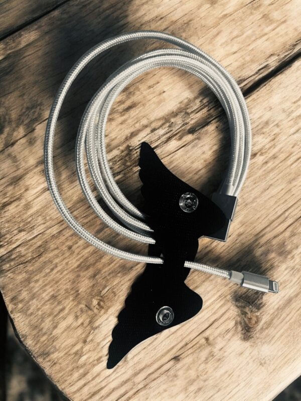 Attache câble ailes