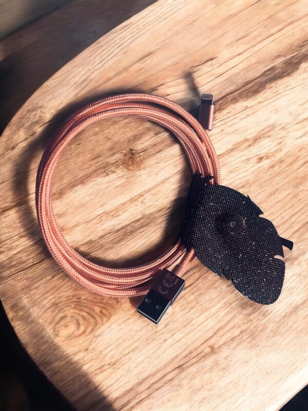 Attache câble plume